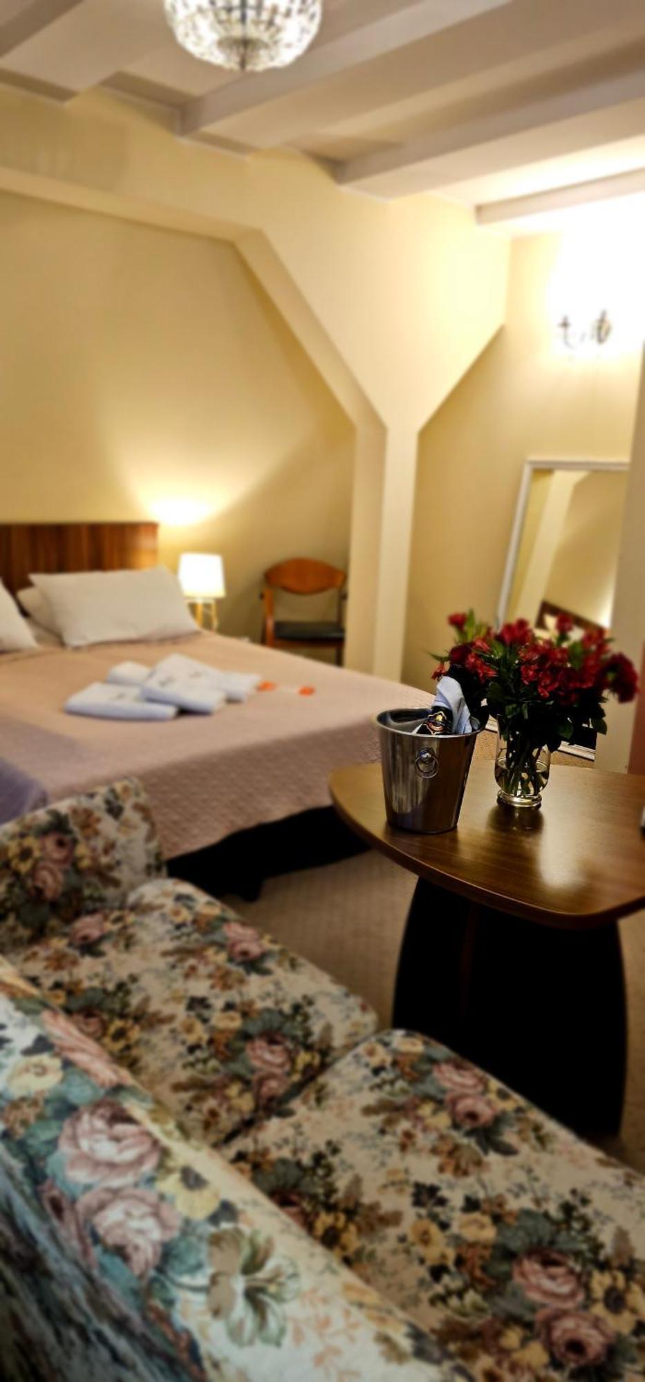 Hotel Siesta Свебодзин Екстериор снимка