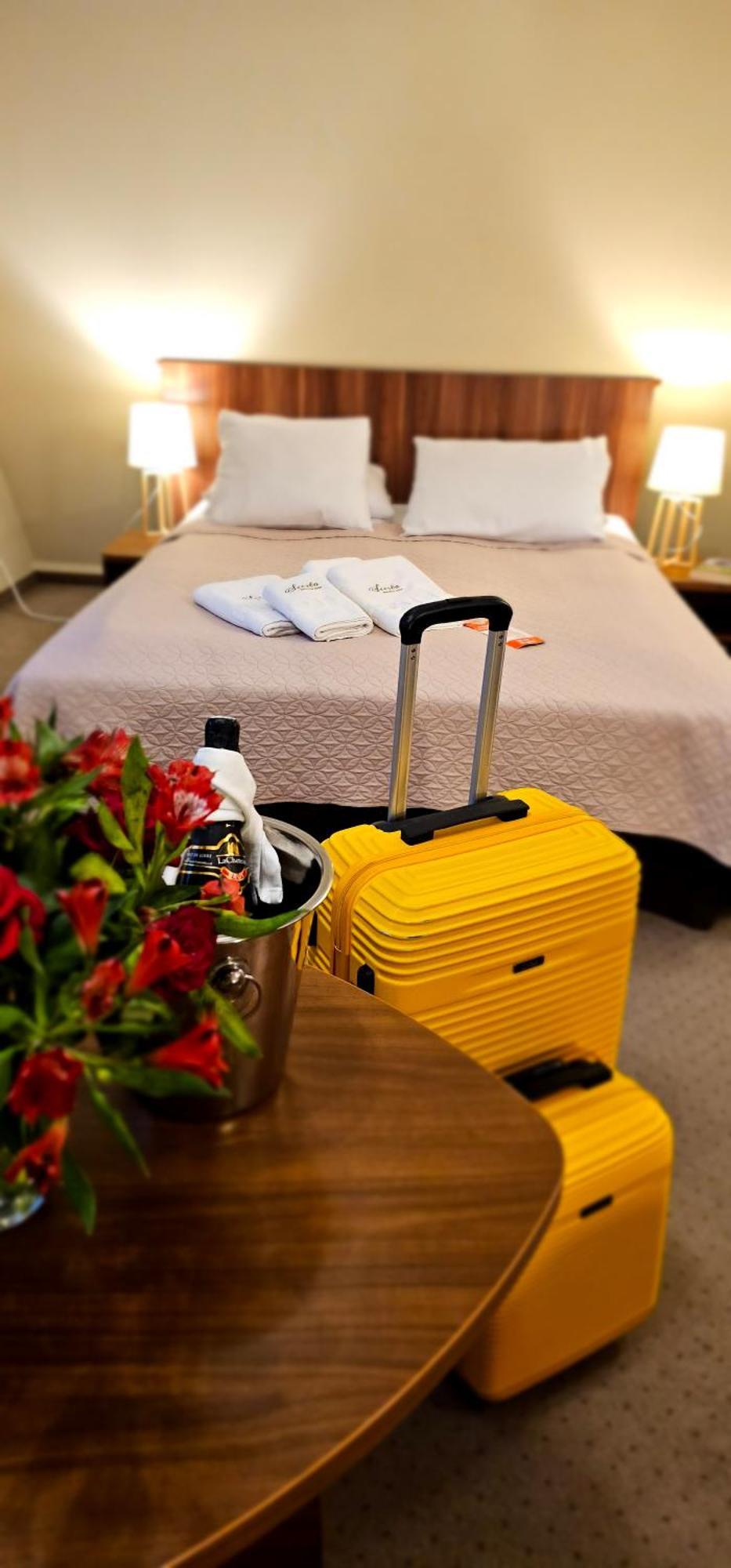 Hotel Siesta Свебодзин Екстериор снимка