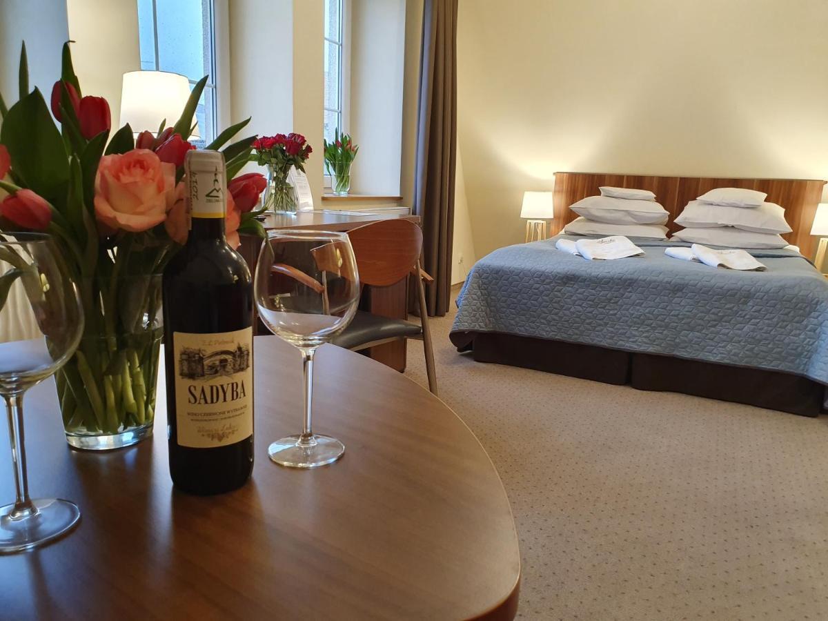 Hotel Siesta Свебодзин Екстериор снимка