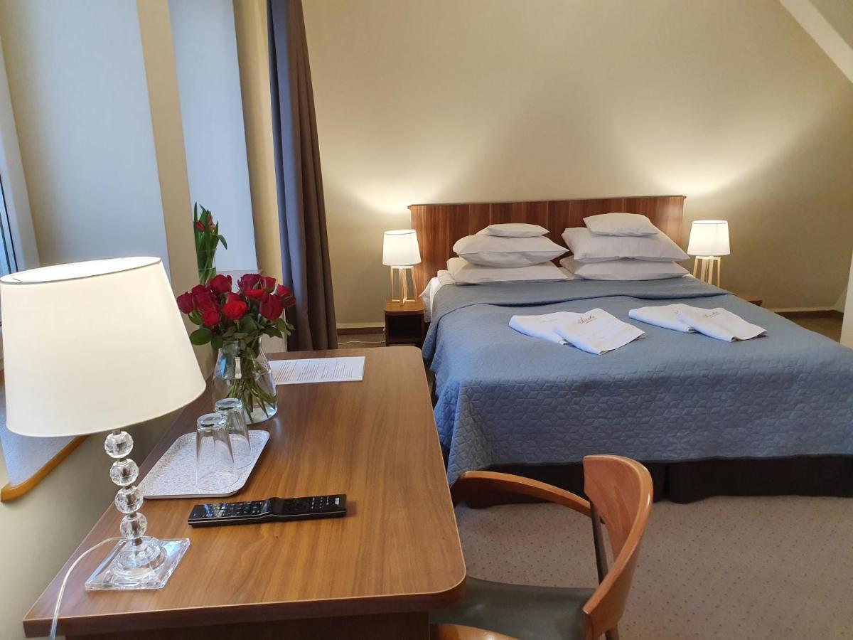 Hotel Siesta Свебодзин Екстериор снимка