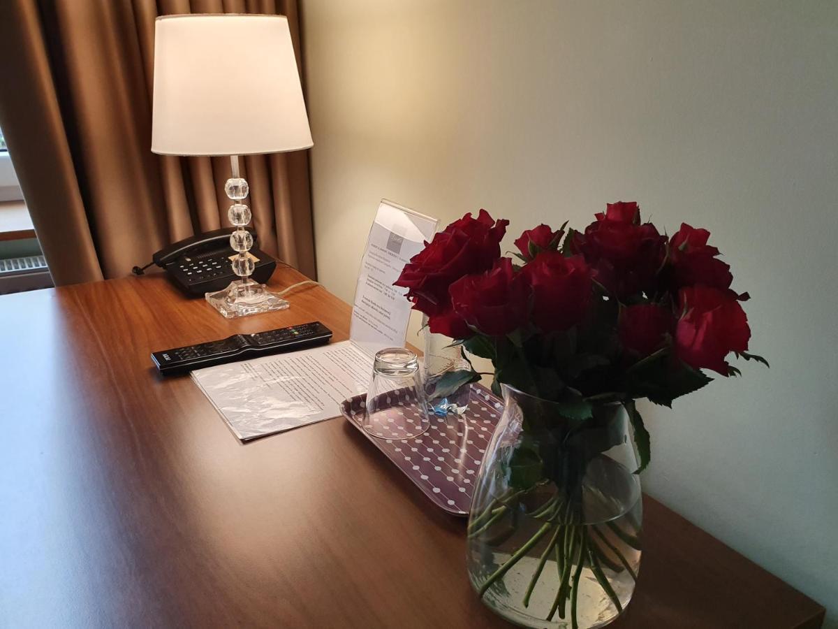 Hotel Siesta Свебодзин Стая снимка